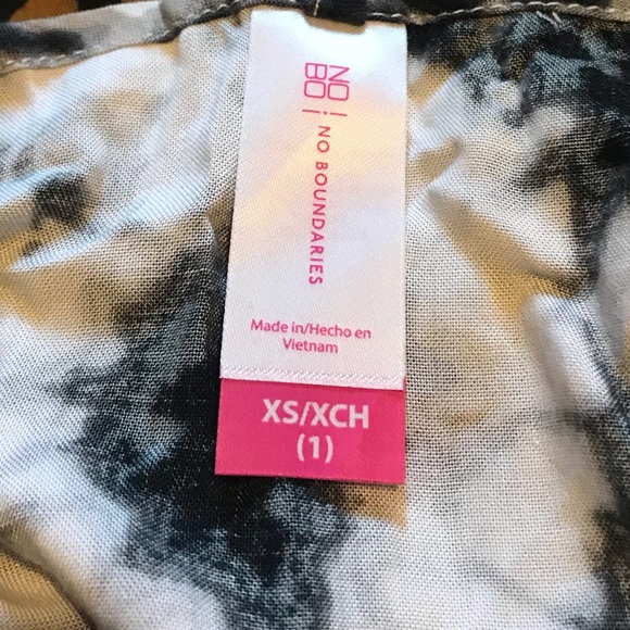 No Boundaries Flowy Crop Top - Picture 2 of 2